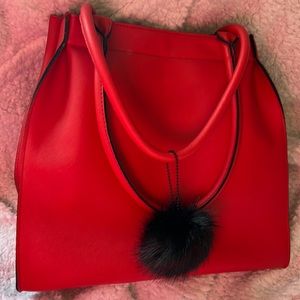 Red tote (free with any 150$ purchase)